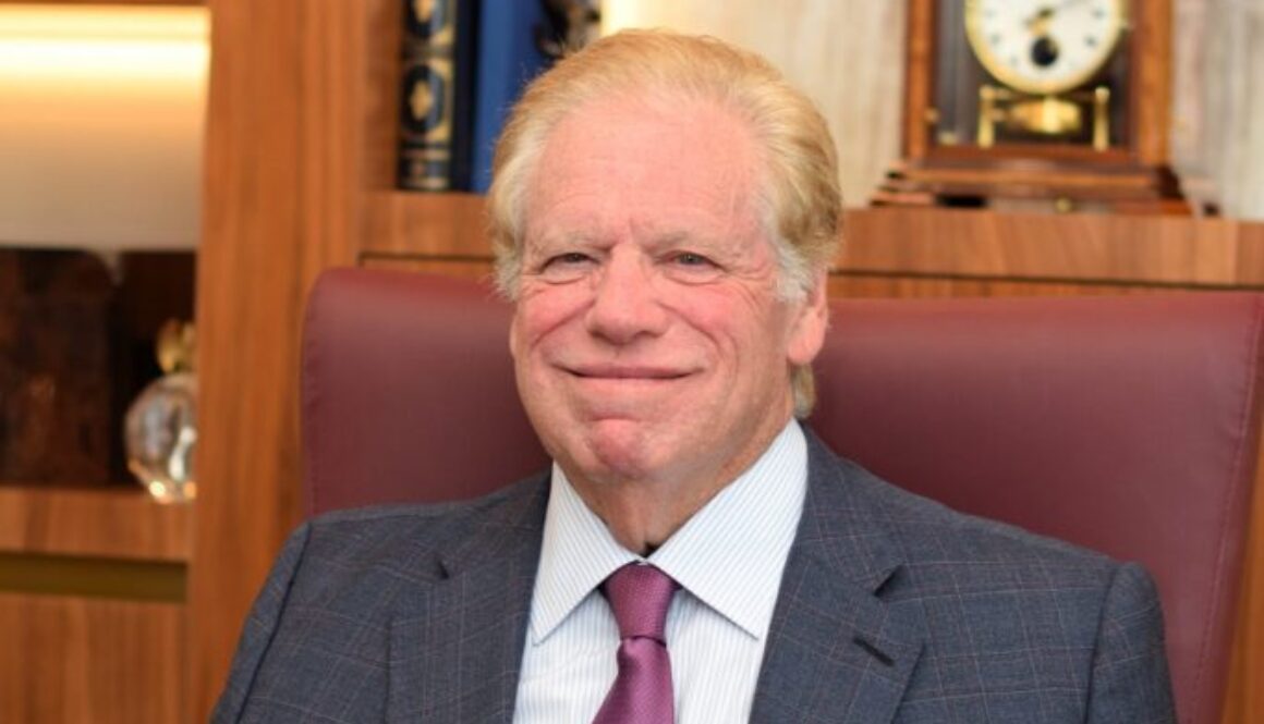 Elliott Broidy at desk